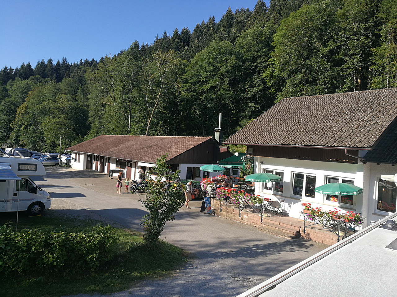 Camping Alpirsbach / Blick auf das Restaurant
